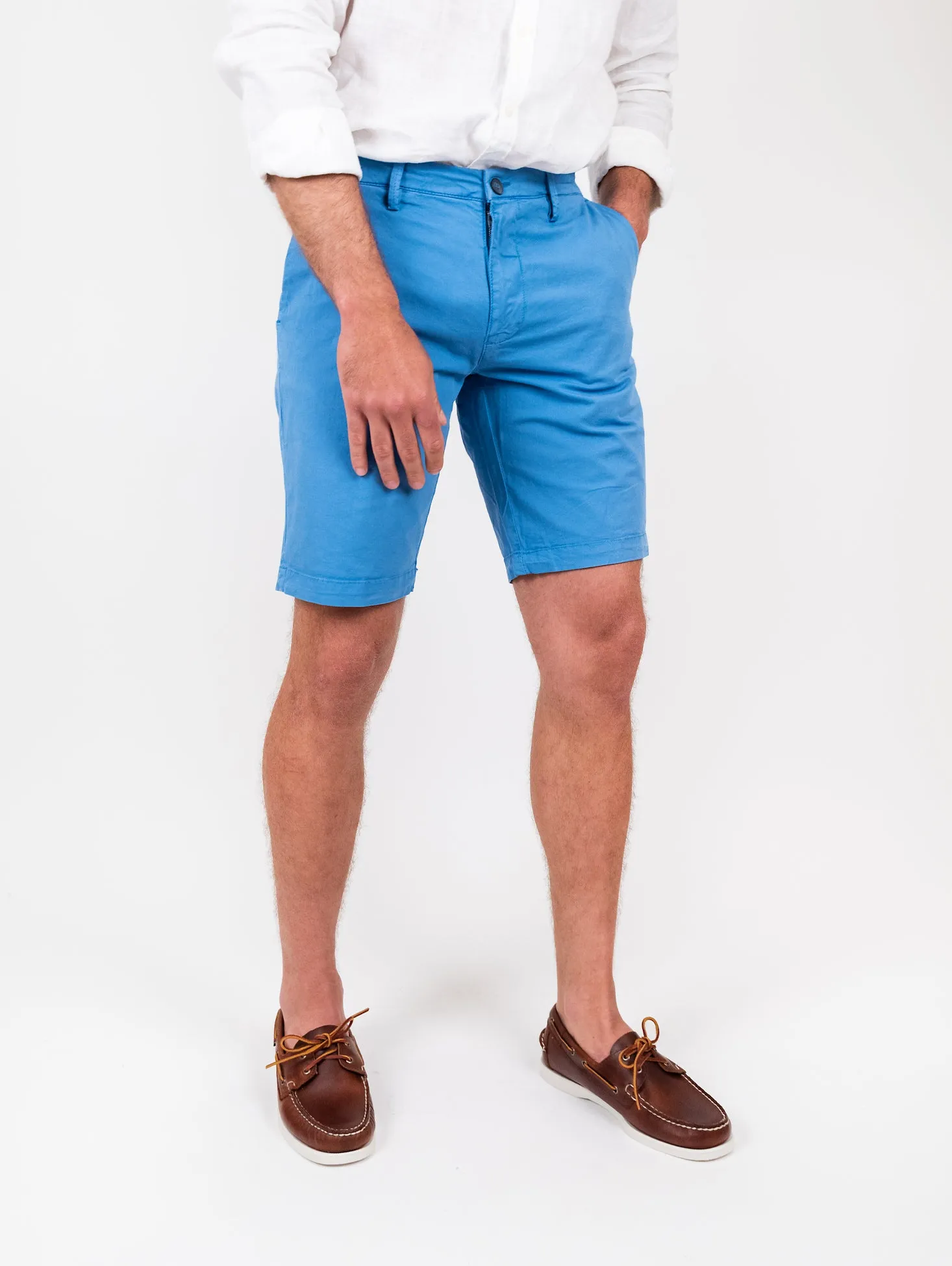 Bermuda in cotone tinta unita bluette
